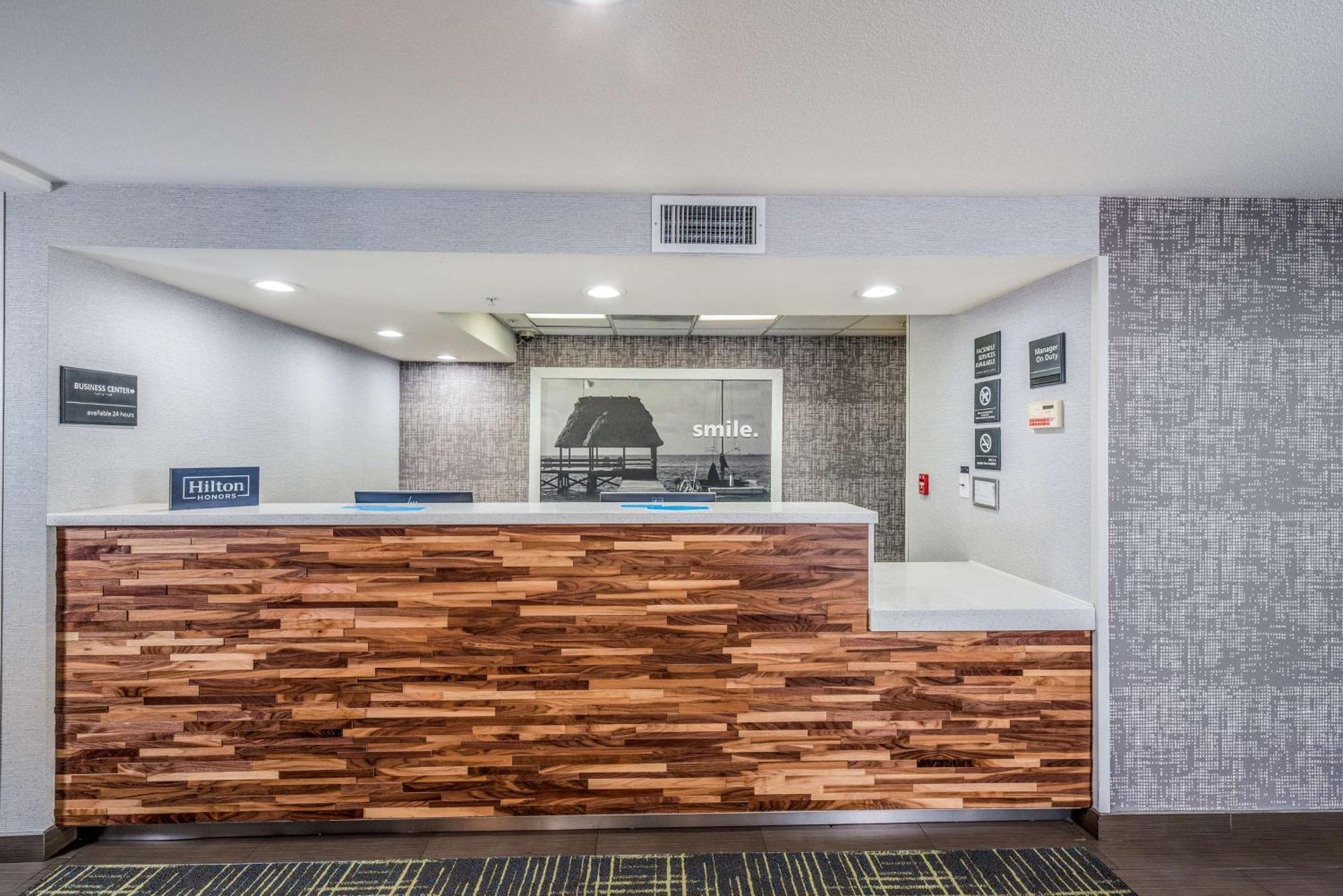 Hampton Inn Oakland-Hayward Exteriör bild