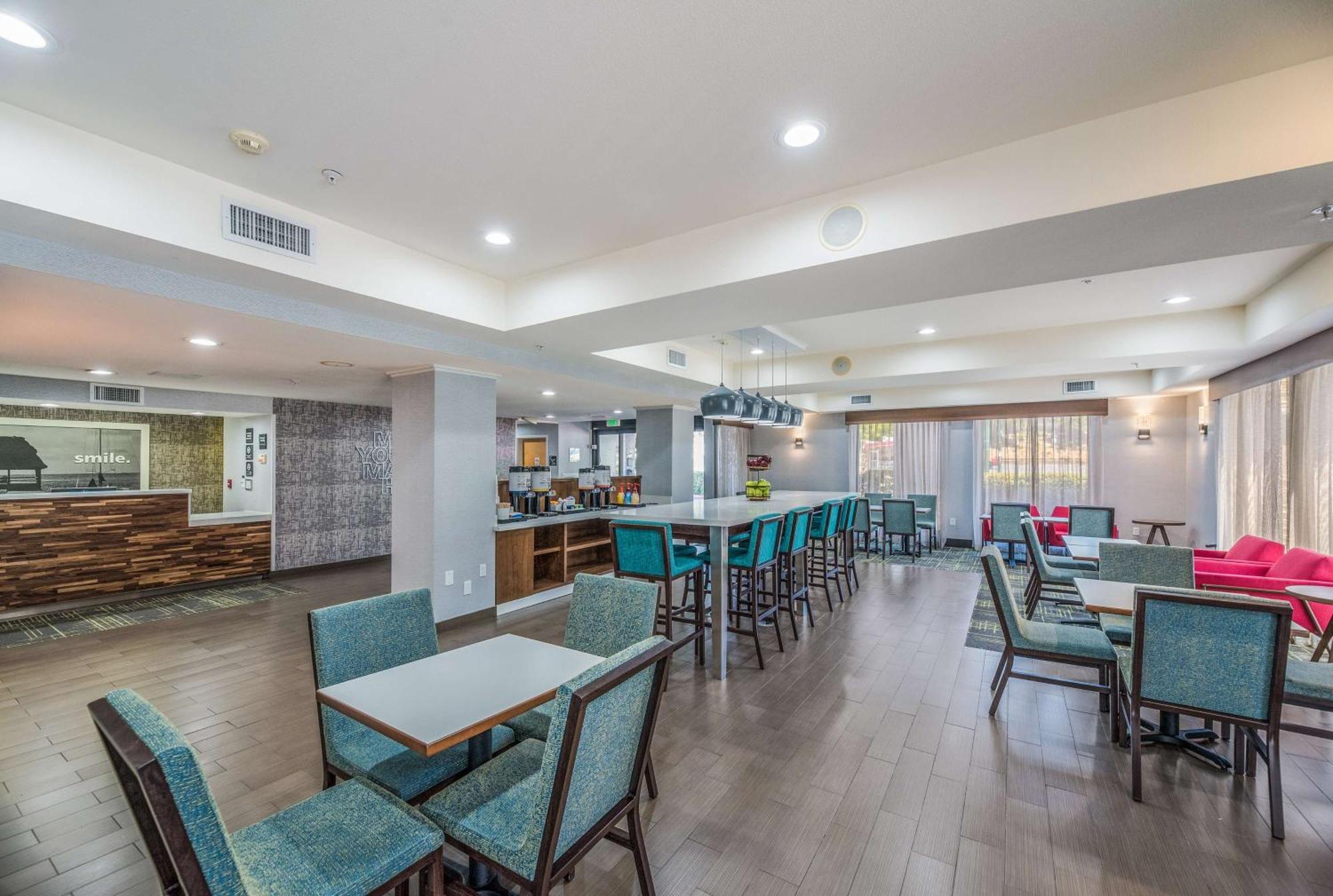 Hampton Inn Oakland-Hayward Exteriör bild