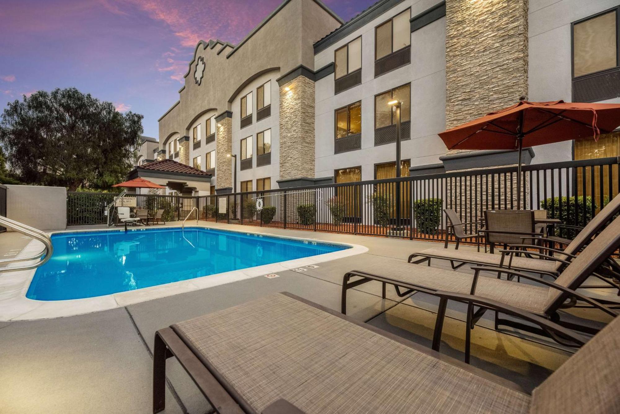 Hampton Inn Oakland-Hayward Exteriör bild